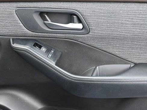 Used 2023 Nissan Rogue SV image 33