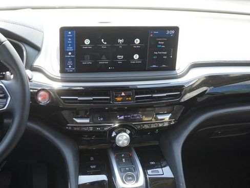 Used 2025 Acura MDX SH-AWD w/ Technology Package image 16