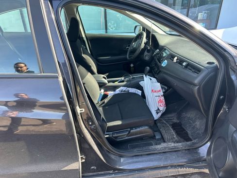 Used 2018 Honda HR-V LX image 5