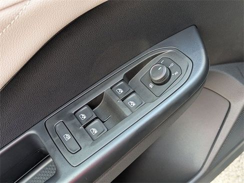 New 2025 Volkswagen Taos SEL image 9