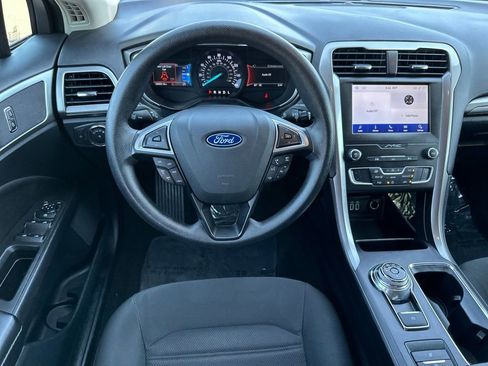 Used 2020 Ford Fusion SE FWD image 13