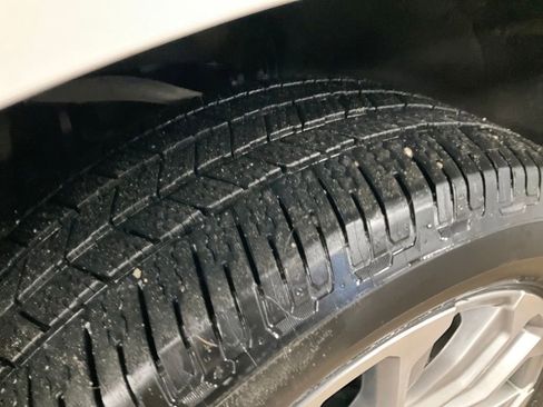 Used 2021 GMC Yukon XL Denali w/ Denali Premium Package image 28