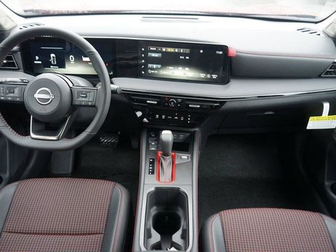 Used 2025 Nissan Kicks SR AWD/4WD image 24