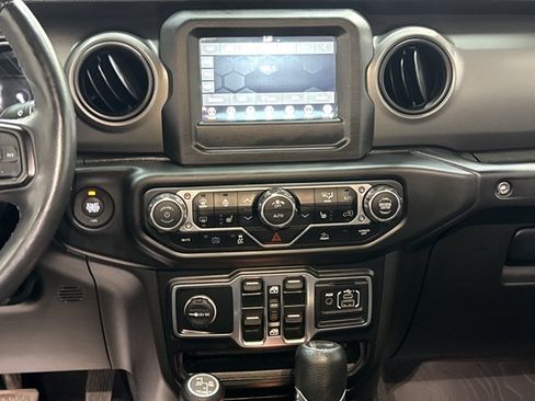 Used 2023 Jeep Wrangler Unlimited w/ Cold Weather Group AWD/4WD image 22