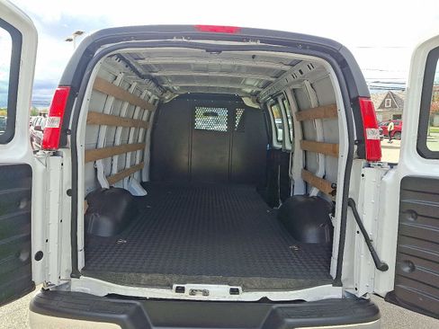 Used 2023 Chevrolet Express 2500 w/ Driver Convenience Package image 24