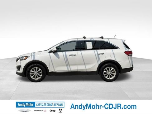 Used 2017 Kia Sorento AWD image 4