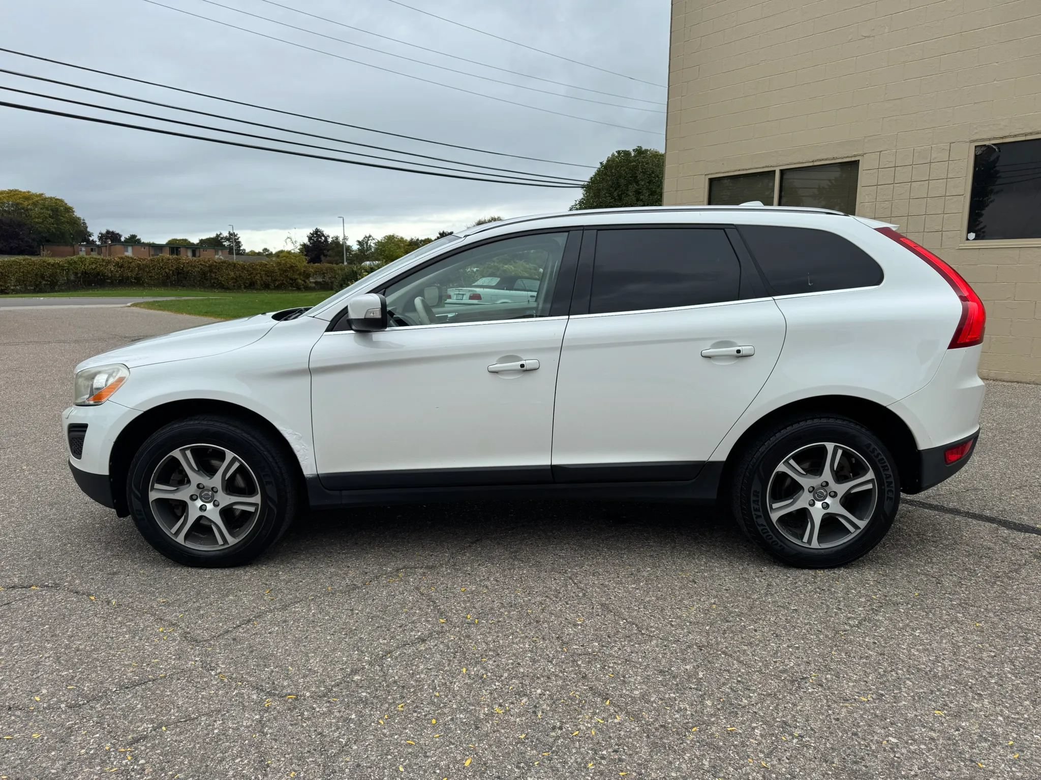 Used 2011 Volvo XC60 T6 AWD/4WD image 5