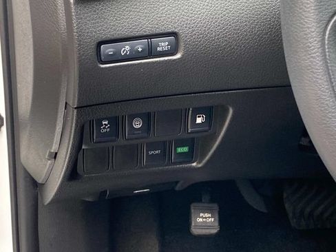 Used 2020 Nissan Rogue S FWD image 16