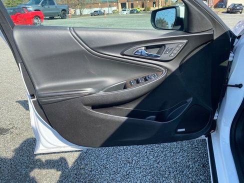 Used 2024 Chevrolet Malibu LT image 9