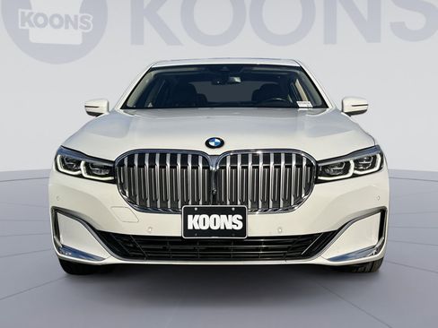 Used 2022 BMW 740i xDrive w/ Premium Package image 11