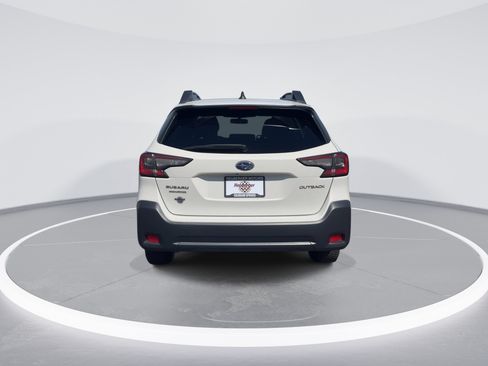 Used 2024 Subaru Outback Premium AWD/4WD image 6