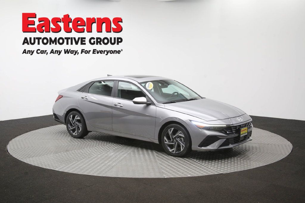 Used 2025 Hyundai Elantra SEL FWD image 53