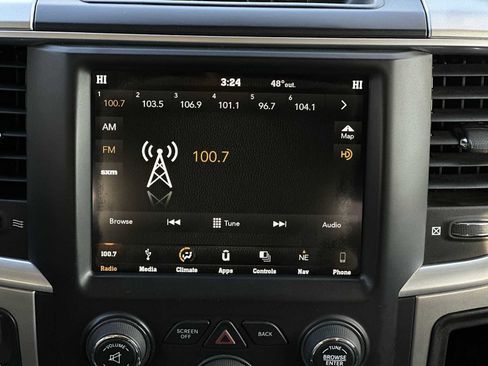 Used 2019 RAM 1500 Classic SLT w/ Luxury Group image 12