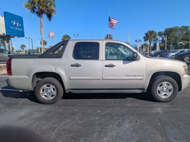Used 2008 Chevrolet Avalanche LS RWD image 2