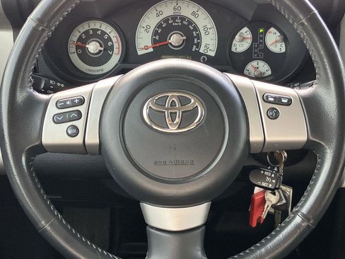 Used 2012 Toyota FJ Cruiser 4WD image 23