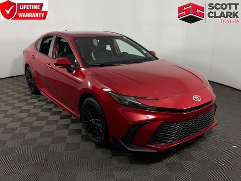 Used 2025 Toyota Camry SE image 1