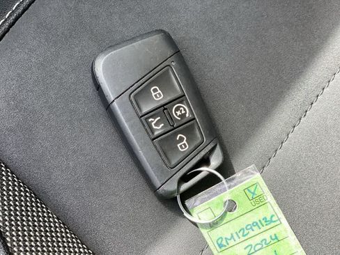 Used 2024 Volkswagen Taos SE AWD/4WD image 26
