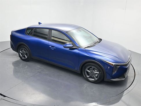 New 2025 Kia K4 LXS image 39