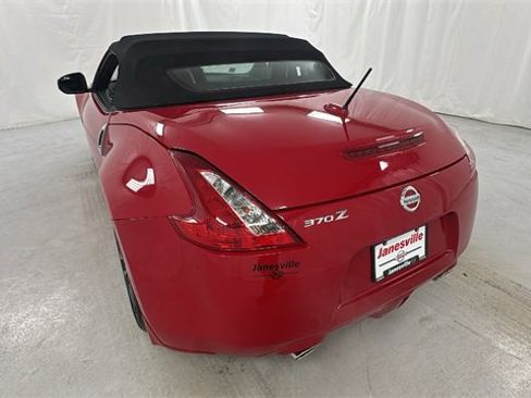 Used 2017 Nissan 370Z Touring image 5