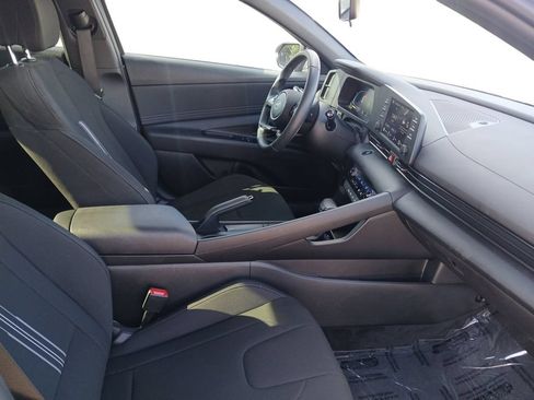 Certified 2025 Hyundai Elantra Sport FWD image 18