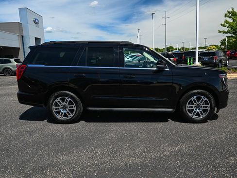 Certified 2025 Ford Expedition Active AWD/4WD image 3
