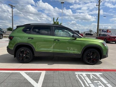 New 2025 Volkswagen Taos SE image 5