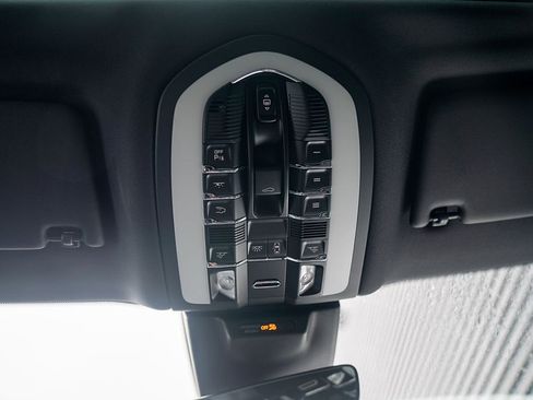 Certified 2026 Porsche Macan AWD/4WD image 10