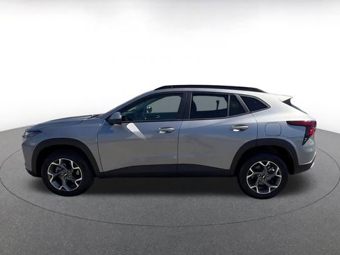 Used 2025 Chevrolet Trax LT image 9