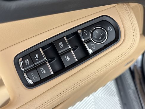 Certified 2026 Porsche Macan AWD/4WD image 13