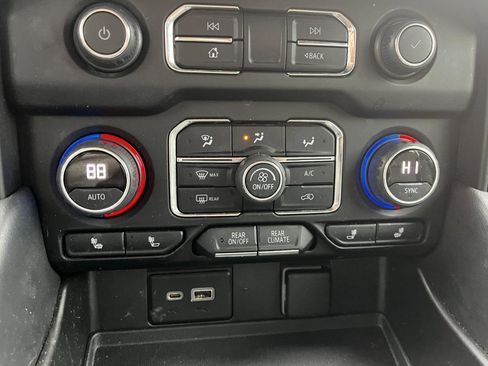 Used 2022 Chevrolet Tahoe Z71 image 34