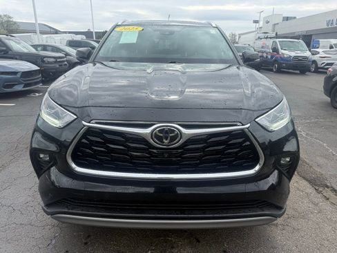 Used 2025 Toyota Highlander Platinum AWD/4WD image 8
