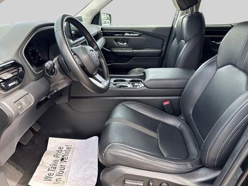 Certified 2023 Honda Pilot Touring image 3