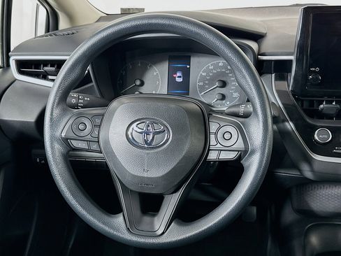 Used 2025 Toyota Corolla LE image 18