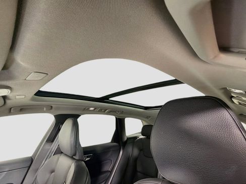 Certified 2024 Volvo XC60 B5 Plus w/ Climate Package AWD/4WD image 23