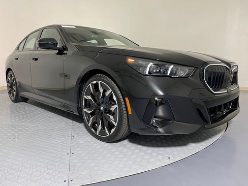 Used 2026 BMW 530i w/ M Sport Package RWD image 7
