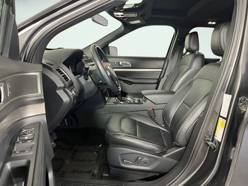 Used 2018 Ford Explorer XLT w/ Equipment Group 202A AWD/4WD image 10