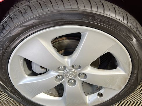 Used 2015 Toyota Prius Five FWD image 14