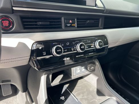 Certified 2025 Honda Pilot Touring image 31