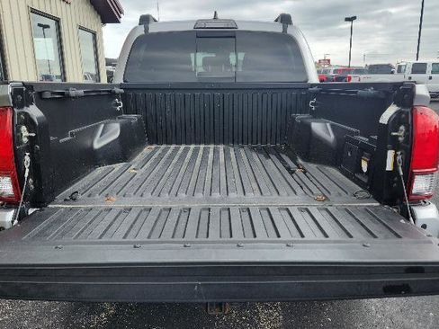 Used 2019 Toyota Tacoma TRD Off-Road image 7