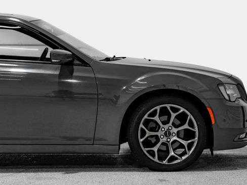 Used 2018 Chrysler 300 S w/ 300S Premium Group RWD image 15