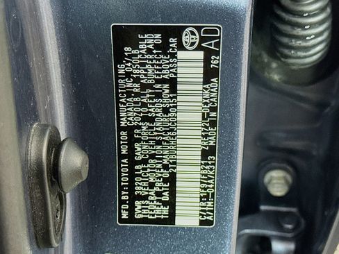 Used 2018 Toyota Corolla LE w/ Carpet Mat Package (TMS) FWD image 39