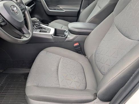 Certified 2022 Toyota RAV4 XLE image 9
