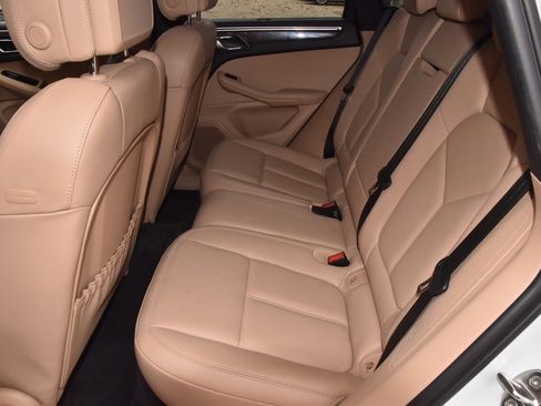 Used 2023 Porsche Macan S image 14