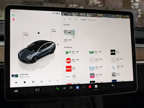 Used 2023 Tesla Model 3 Standard Range image 41