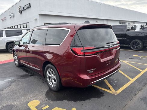 Used 2023 Chrysler Pacifica Limited FWD image 8