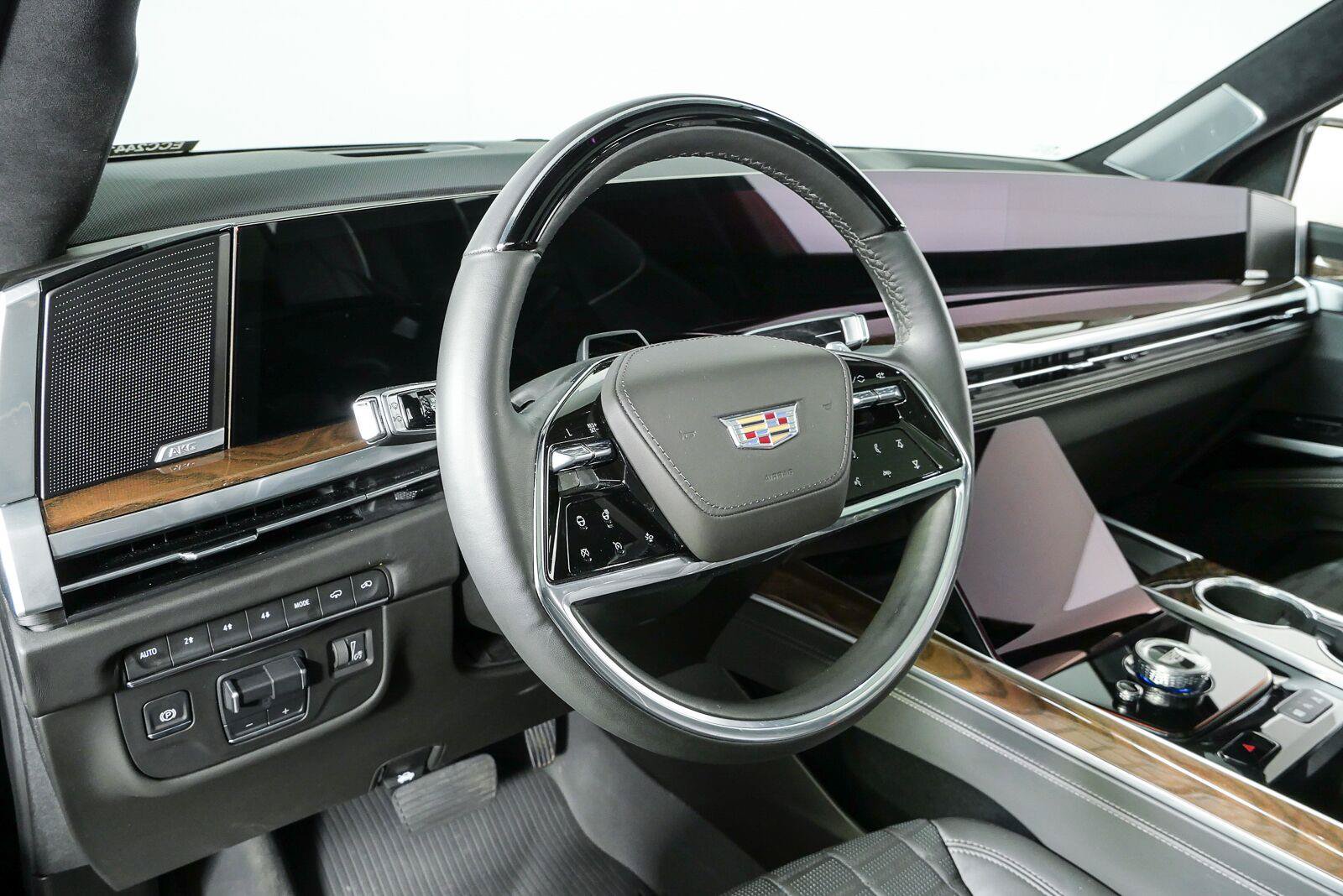 Used 2025 Cadillac Escalade Sport Platinum w/ LPO, ONYX Package AWD/4WD image 4