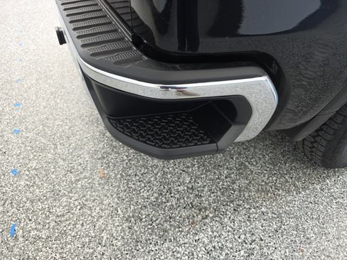 Used 2024 GMC Sierra 1500 SLT w/ SLT Premium Package image 17