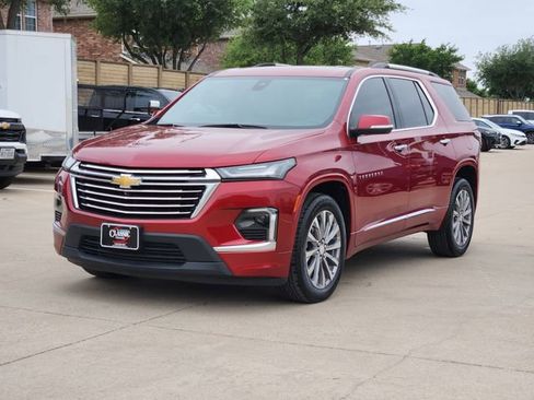 Used 2023 Chevrolet Traverse Premier FWD image 11