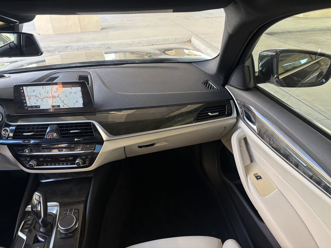 Used 2018 BMW 530i w/ Premium Package RWD image 12