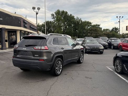 Used 2019 Jeep Cherokee Latitude Plus w/ Cold Weather Group AWD/4WD image 10